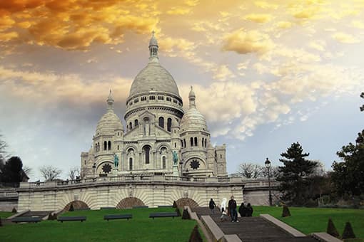 Le Sacré Coeur à Montmartre proche de l'hôtel Little Regina Paris